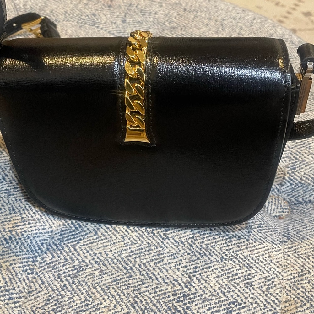 Gucci Ferragamo Steve Madden Giftaway Entry *** 4 SALES TO GO*** - Picture 6 of 14